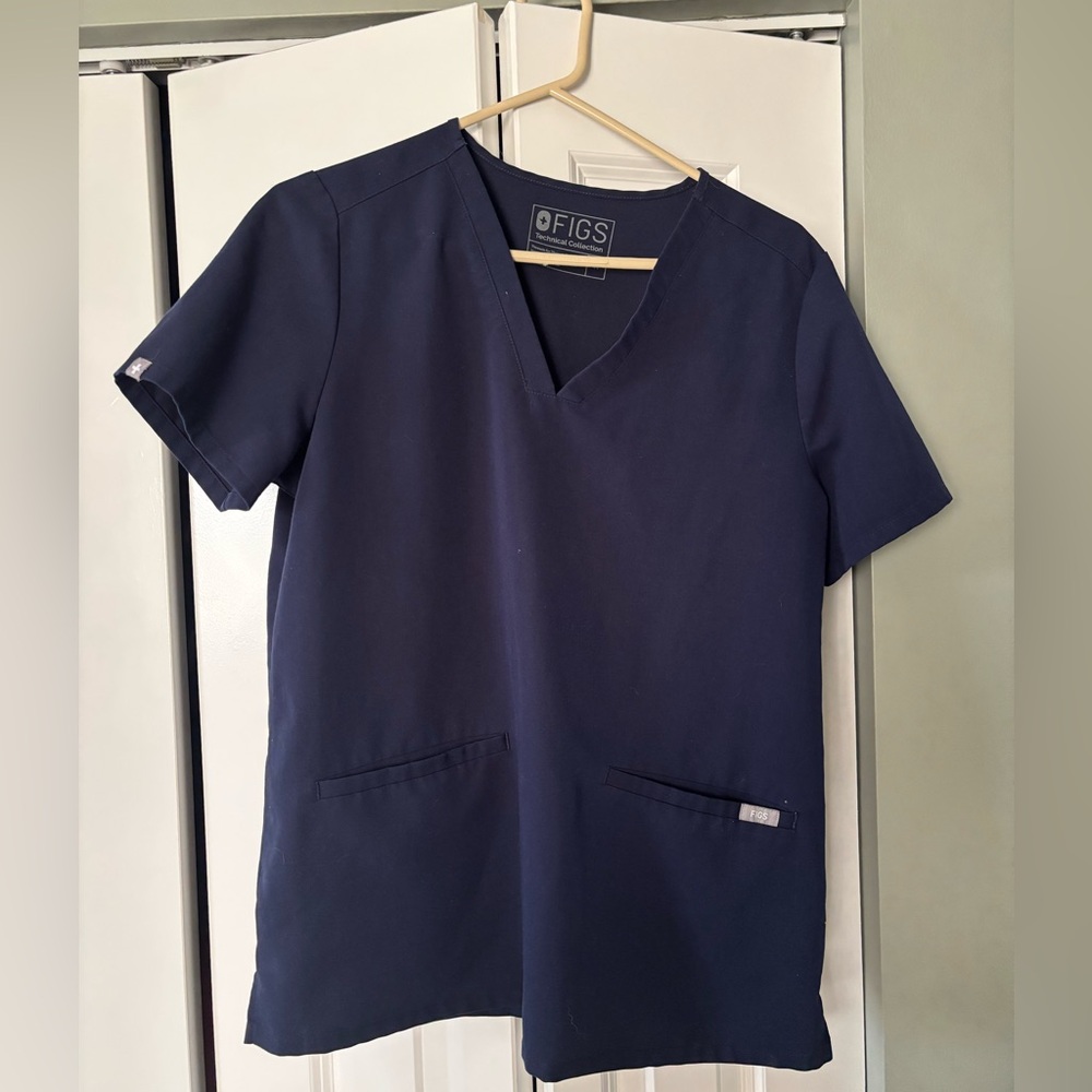 FIGS Navy blue Woman’s 2 pocket scrub top